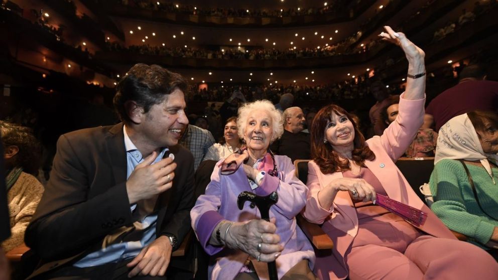 Kicillof y Cristina se dispensaron frialdad en el encuentro de Abuelas.