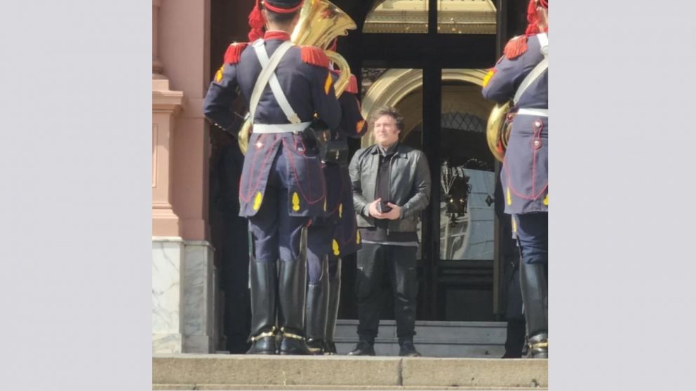 La Fanfarria Militar de "Alto Perú" de los Granaderos a Caballo interpretó el "Feliz cumpleaños"