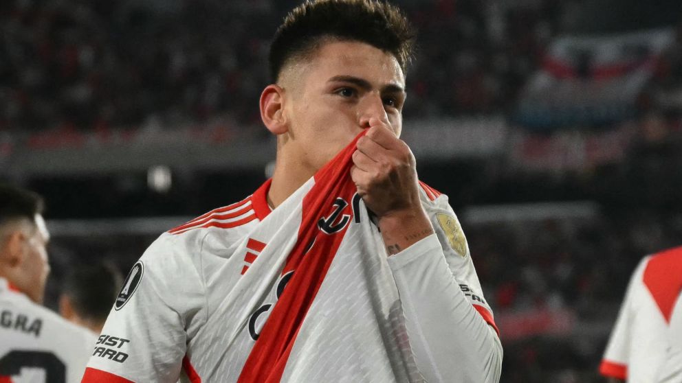 NOTICIAS ARGENTINAS BAIRES, ABRIL 11: River está venciendo 1 a 0 a Nacional como local, en el marco de la segunda fecha de la fase de grupos de la Copa Libertadores, con gol de Claudio “Diablito” Echeverri. Foto NA: CONMEBOL