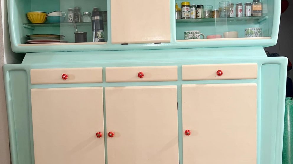 Mueble vintage ofrecido por mudanza en Facebook