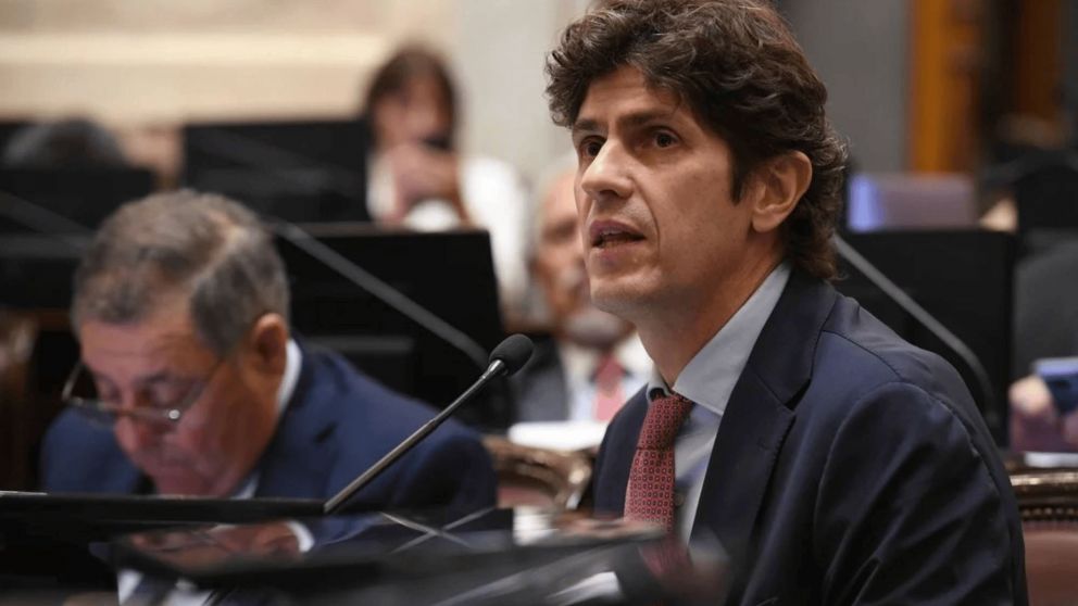 Mart�n Lousteau se qued� con la presidencia de la bicameral de Inteligencia
