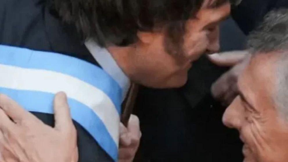 Tras renuncia de Eduardo Chirillo, Mauricio Macri afirmó que el Gobierno le pidió "colaboración" y asume alguien del PROEl Presidente de la Nación, Javier Milei, y el ministro de Economía, Luis Caputo, agradecieron al ahora exsecretario por su “compromis