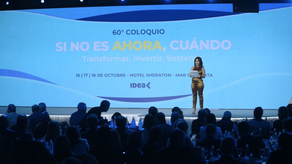 Milei cierra el Coloquio de IDEA en medio de una movilización de docentes y estudiantes