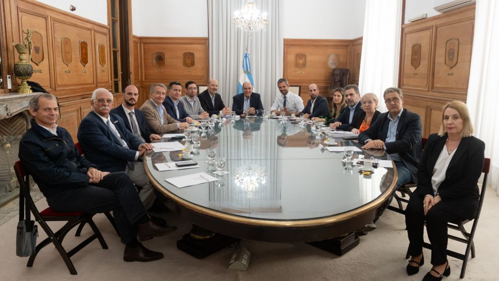 Mesa parlamentaria con el MID, el PRO y LLA en Casa Rosada