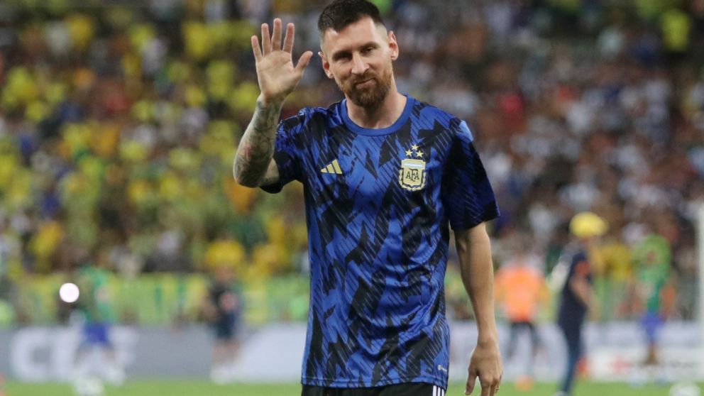 zzzznacd2Fútbol - Copa del Mundo - Eliminatorias Sudamericanas - Brasil vs Argentina - Estadio Maracaná, Río de Janeiro, Brasil - 21 de noviembre de 2023
El argentino Lionel Messi durante el calentamiento previo al partido Foto NA: REUTERS/Ricardo Moraesz