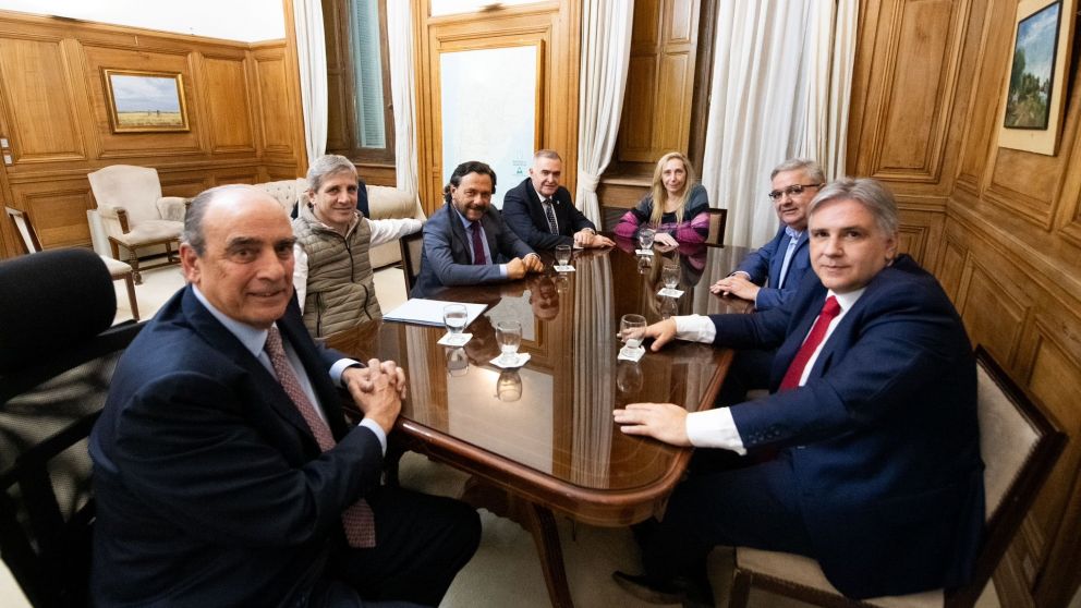 Los tel�fonos que ardieron cuando se trat� el veto ahora pasan factura para el presupuesto