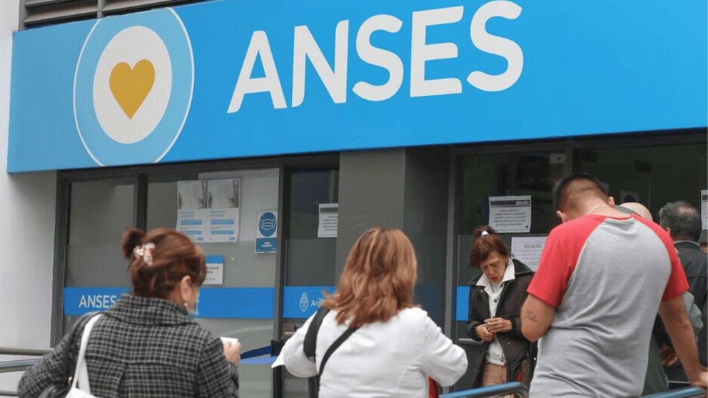 La ANSES implementó un cambio en los requisitos de residencia para garantizar el cobro ciertas prestaciones (Imagen ilustrativa).