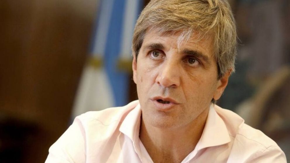 El ministro de Econom�a, Luis Caputo, anunci� el cierre de las sucursales del Banco Naci�n.