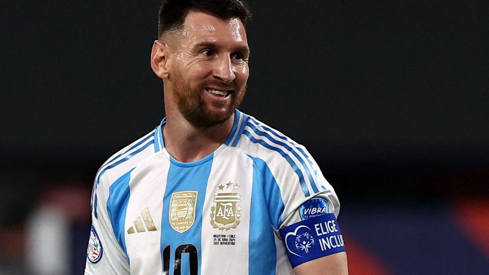 zzzznacd2NOTICIAS ARGENTINAS BAIRES, JUNIO 28: Lionel Messi se sometió a estudios medicos en la Selección argentina y se descartó un posible desgarro en su aductor, ya que solo sufrió una contractura. Foto NA: REUTERS/Agustin Marcarianzzzz