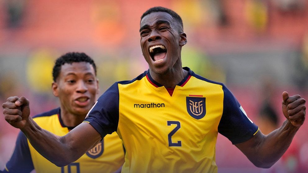 Felix Torres festeja el primer gol de Ecuador ante Paraguay en el partido que juegan por las Eliminatorias Sudamericanas para Qatar 2022. Foto NA: CONMEBOL