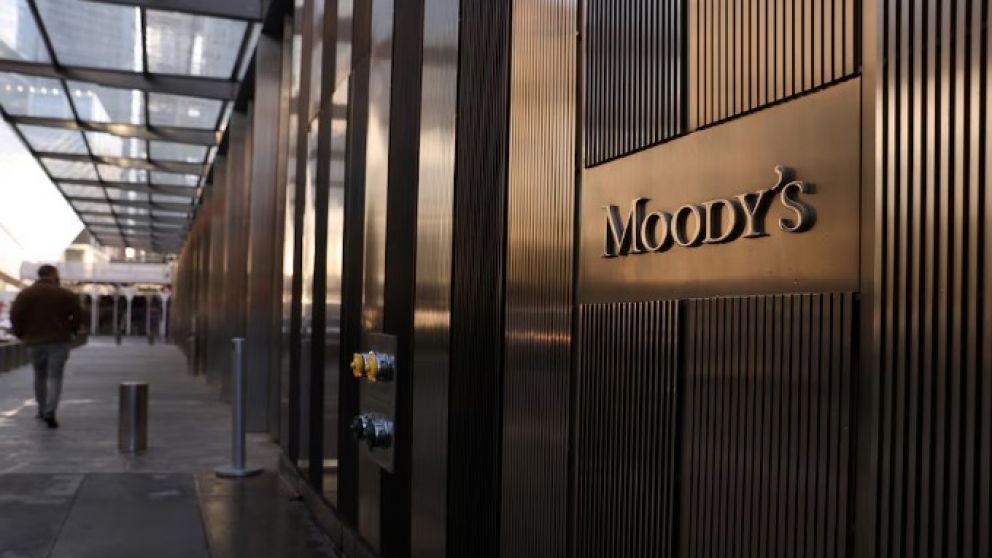 Para Moodys, el riesgo macro de Argentina "sigue siendo agudo"