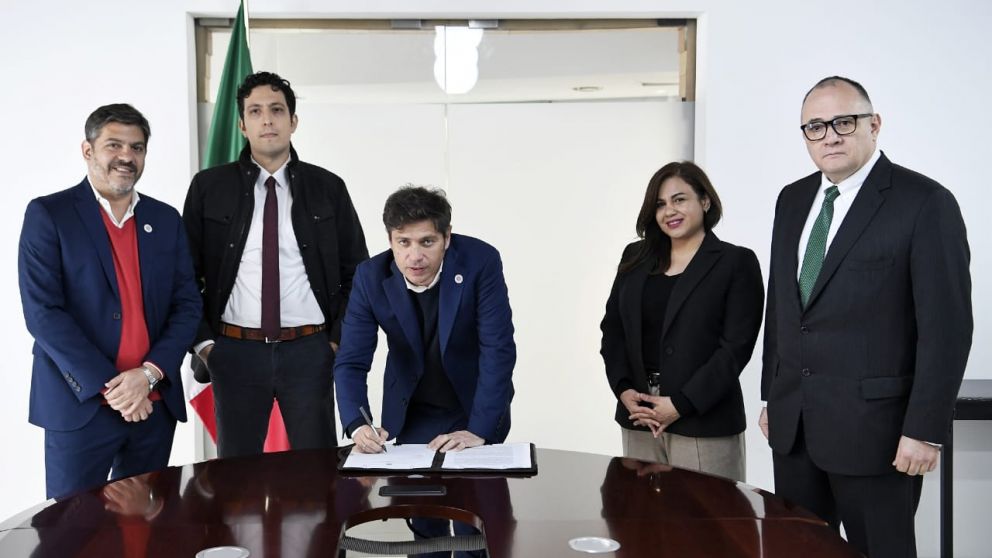 En México, Kicillof firmó un convenio para el desarrollo del litio.