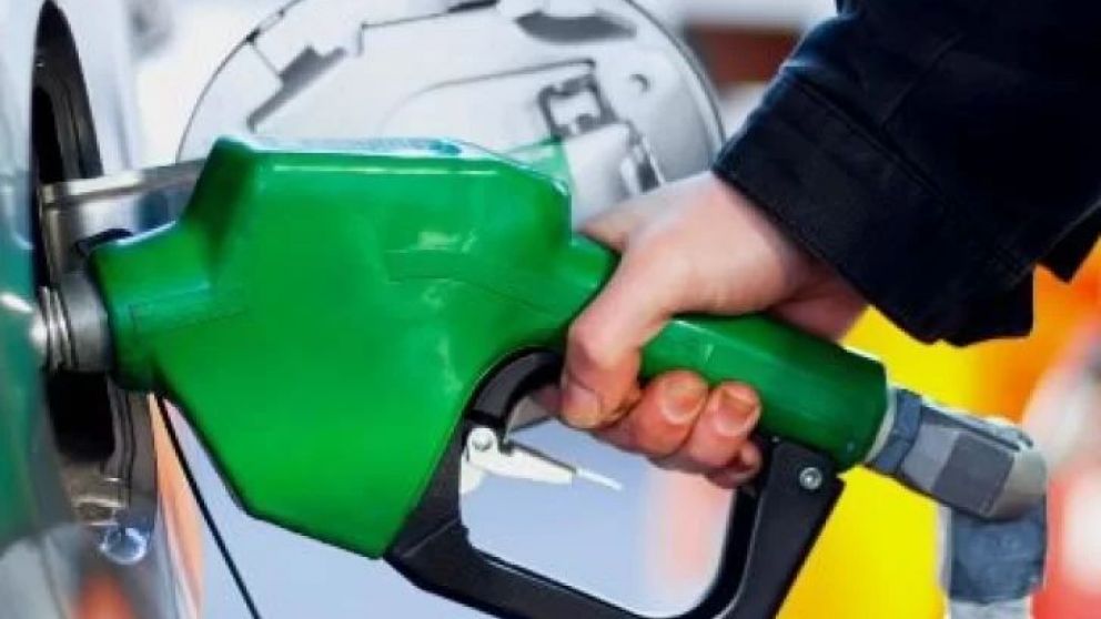 YPF informó este lunes que a partir de las 00.00 horas del 1º de octubre, el precio de las naftas y el gasoil bajara, como consecuencia de la caída del precio internacional del petróleo.