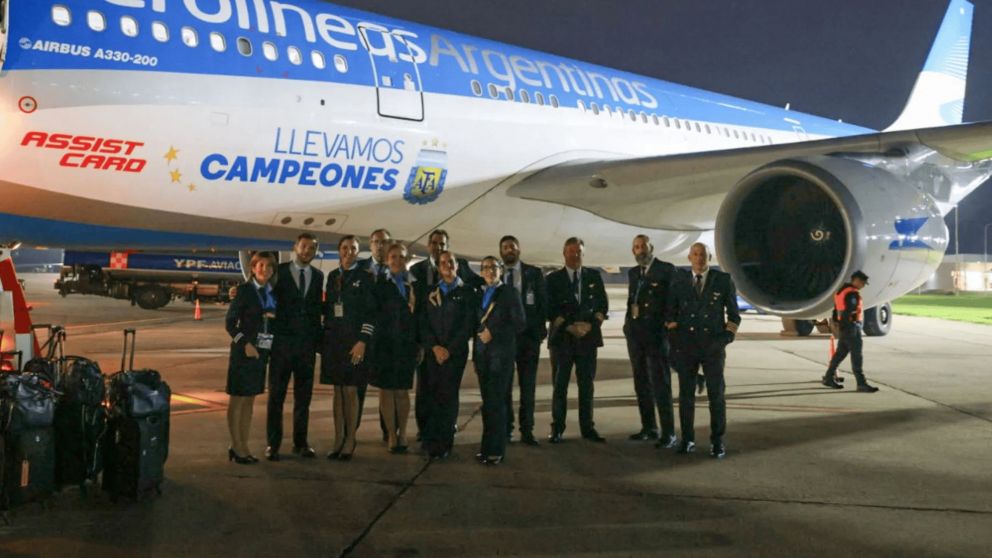 El debate por la privatización y los salarios en Aerolíneas Argentinas