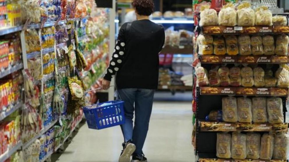 La crisis golpea a los alimentos b�sicos y cae el cosumo de carne, l�cteos, frutas y verduras
