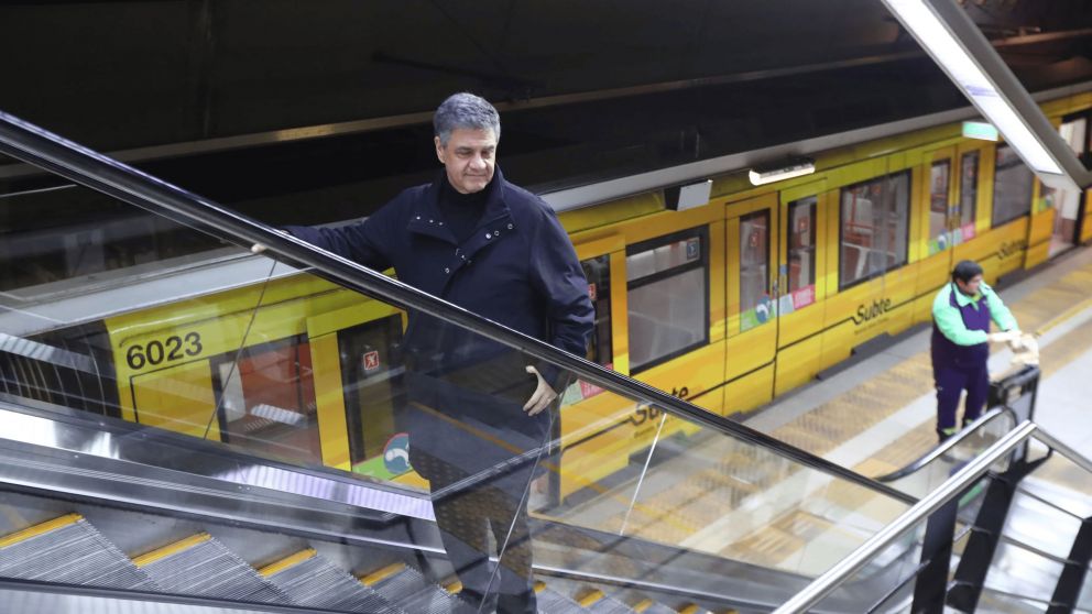 Jorge Macri anunció este mediodía que la Ciudad comprará 174 coches cero kilómetro para renovar por completo la flota de la línea B de subtes