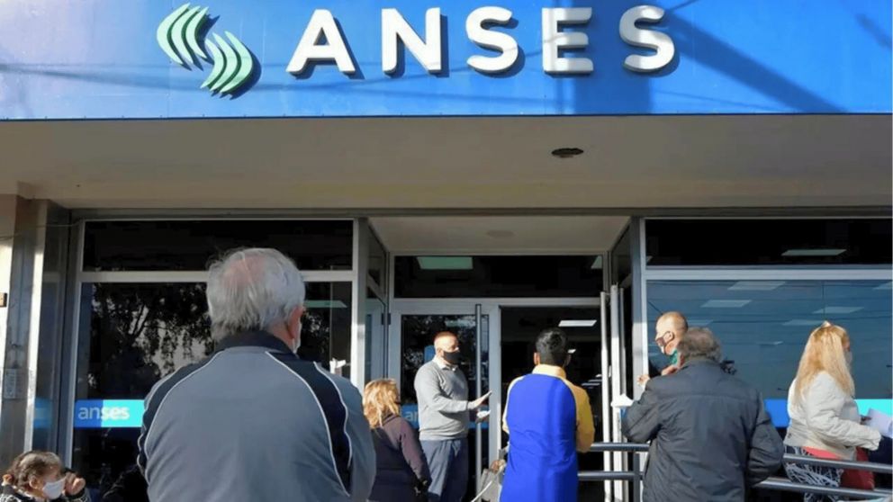 La pensión no contributiva por invalidez es una suma de dinero que pueden cobrar mensualmente las personas que tienen problemas de salud o se encuentran en situación de vulnerabilidad social.