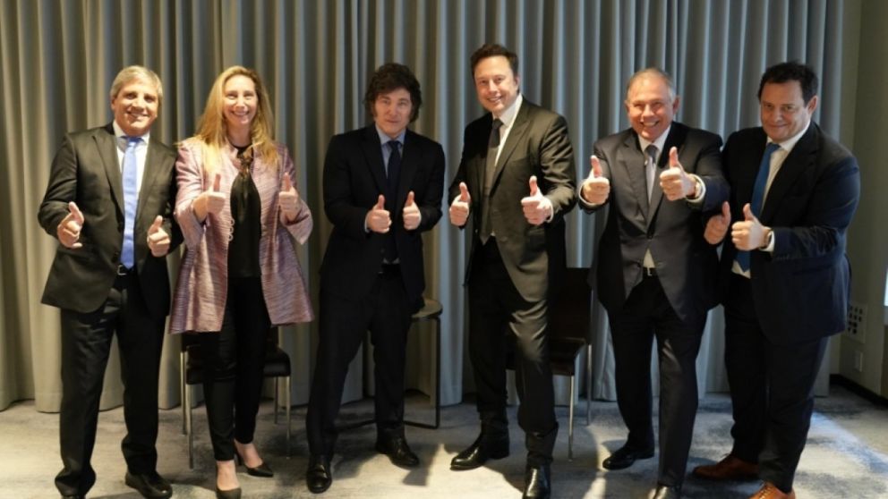 La tercera no fue la vencida, se anunció una "gran reunión con Elon Musk", sin mayores novedades sobre posibles inversiones