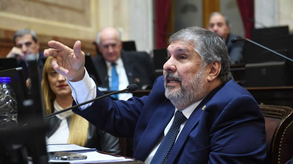 UxP fue a hacer una protesta al recinto por la sesión que pidieron pero no se convocó