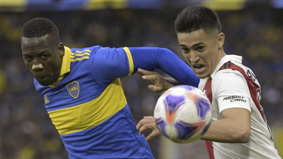 Boca y River se enfrentan en una nueva edición del Superclásico.