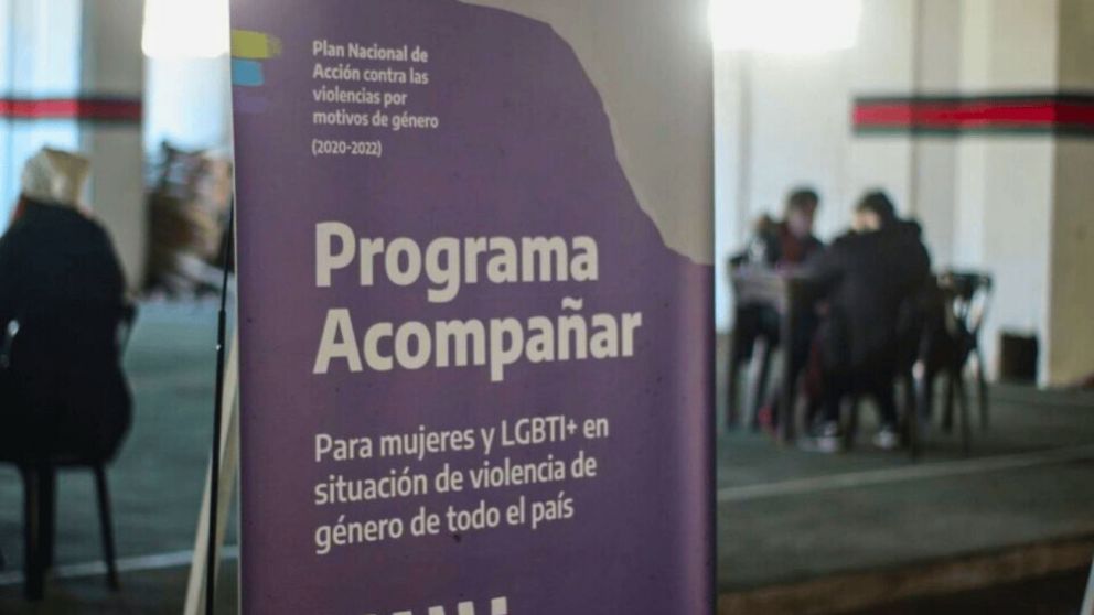 El Programa Acompañar consiste en una ayuda económica mensual equivalente al Salario Mínimo, Vital y Móvil (SMVM),