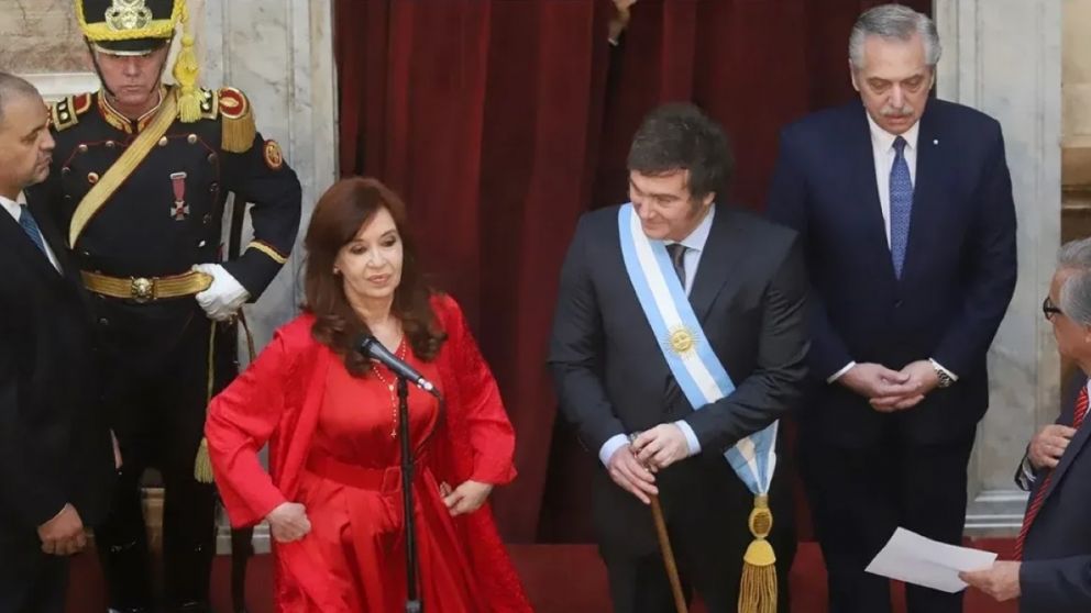 Milei defendió el Presupuesto 2025 el domingo y Cristina presentó un documento el viernes