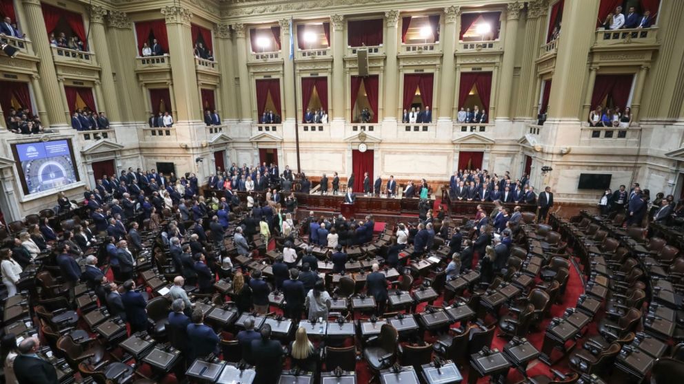 Milei se sienta a negociar con la "casta política", pero no sin pasar factura