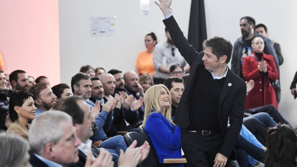 Kicillof recibió una ovación en el acto de Cristina en Merlo.