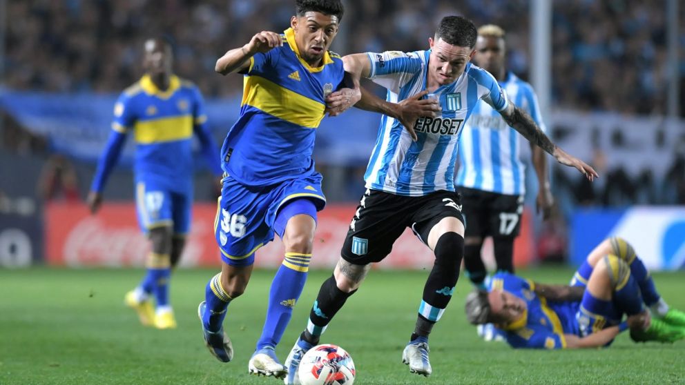 Racing y Boca se enfrentan por la Liga Profesional 2024.