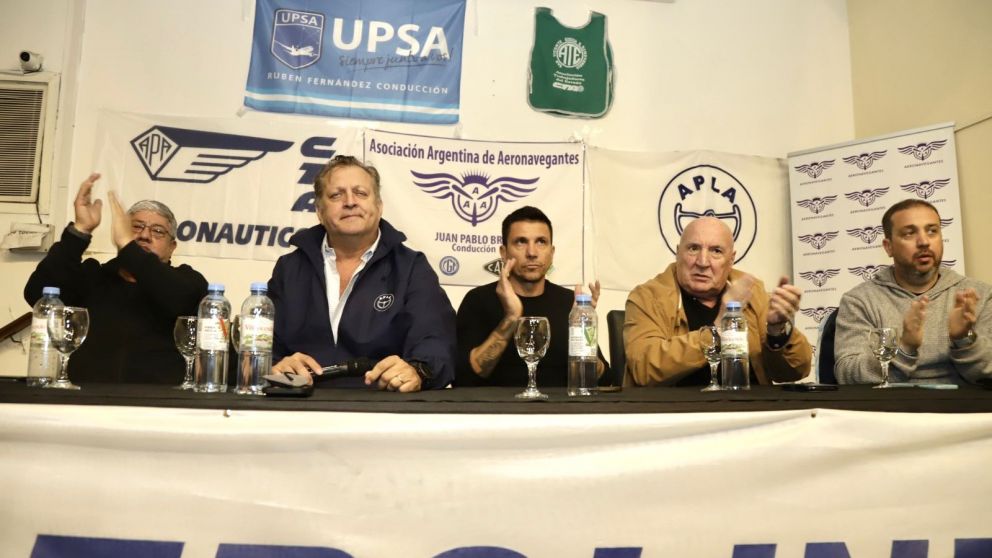 Aeron�uticos: se profundiza el conflicto y el viernes van a un paro por 24 horas