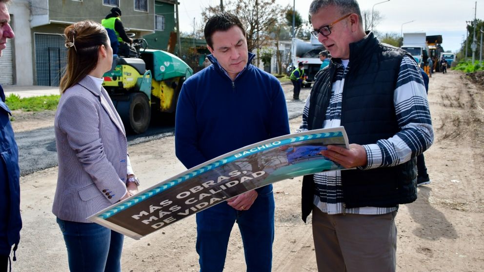 El intendente Andrés Watson supervisó las tareas de bacheo en Curva de Chávez