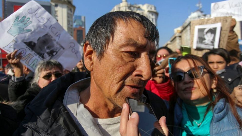 José Peña, padre de Loan, durane una de las marchas que se realizó en el Obelisco