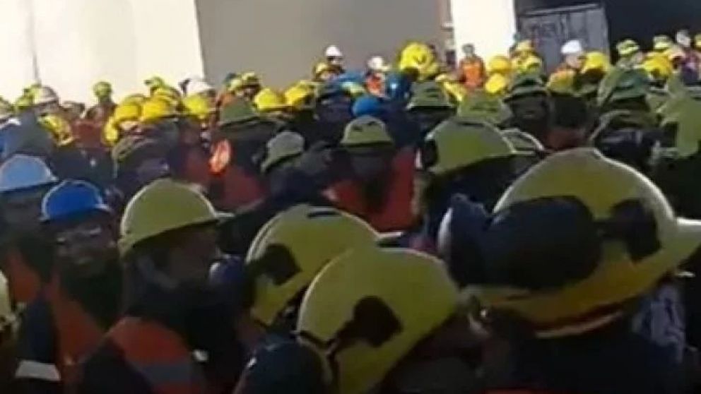 La caída internacional del precio del litio provocó despidos en contratistas del proyecto de Arcadium (ex-Livent). Los trabajadores se declararon en asamblea tras recibir 100 telegramas de despido y temen que la cifra se eleve a 600. La incertidumbre y el