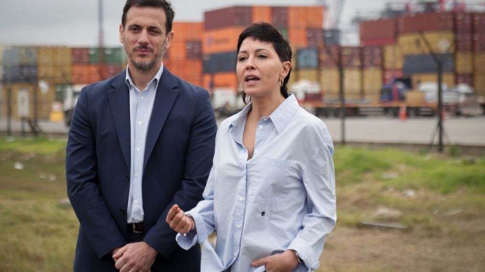Juli�n �lvarez y Mayra Mendoza piden ante la Justicia un informe sobre la actividad econ�mica del Puerto de Dock Sud