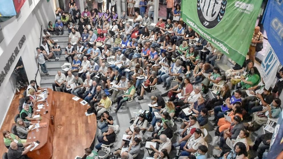 Reuni�n por la paritaria de estatales en escenario de ajuste y conflictos