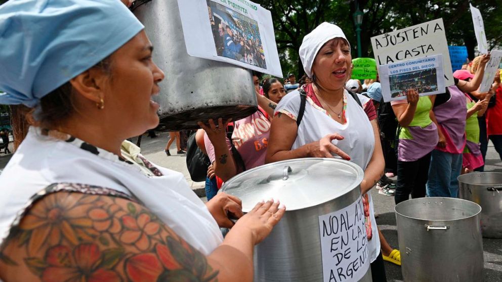 Saravia: "La situación en los barrios pobres es muy grave y desesperante".