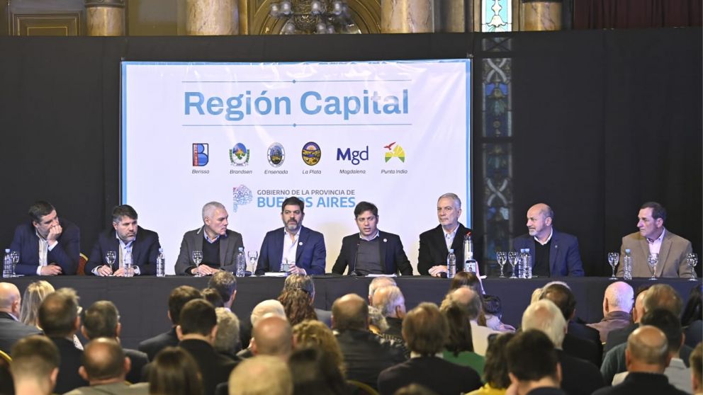 Kicillof e intendentes crean un ámbito de desarrollo de la región capital.