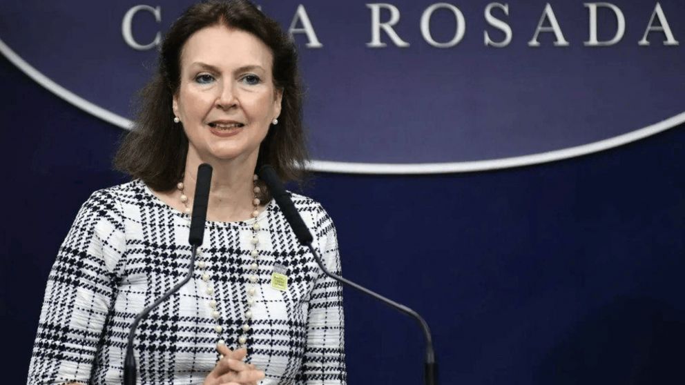 Mondino "vendió" el RIGI a empresas y diplomáticos extranjeros