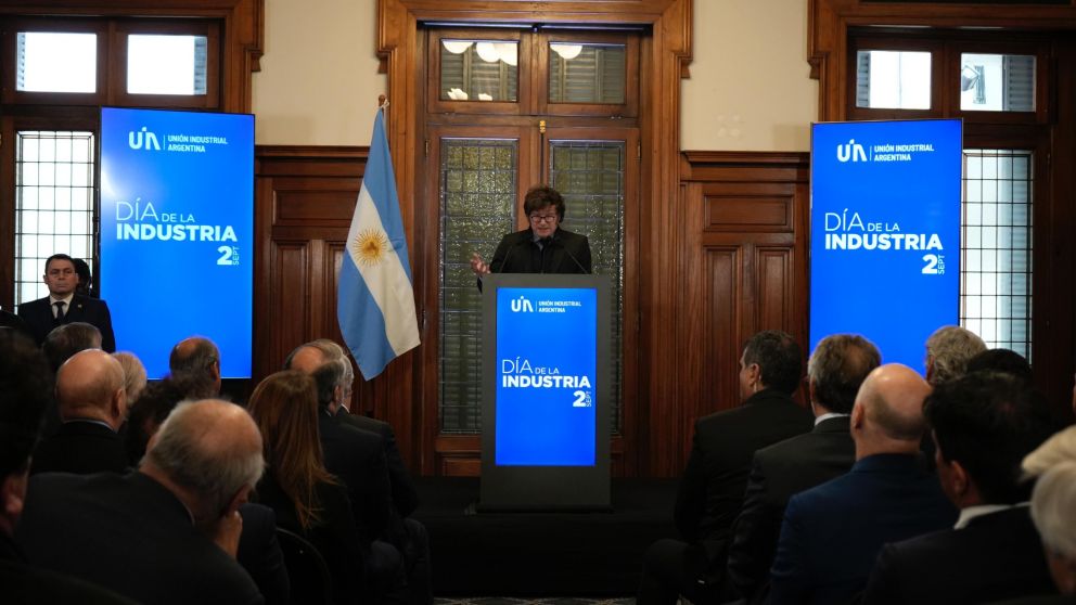 "A los que no necesitan el curro para vender, les va a ir bien", afirmó Milei