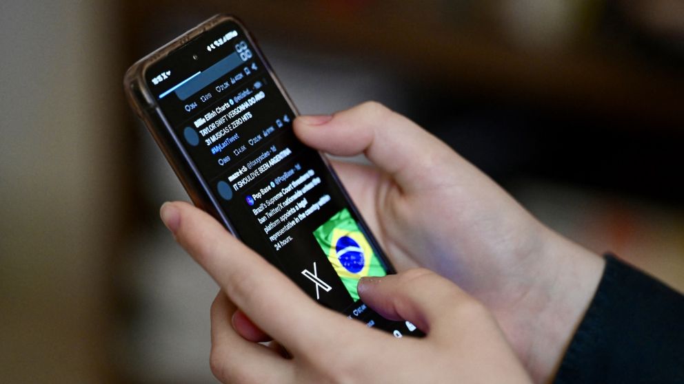 La corte suprema de Brasil confirmó el bloqueo de X