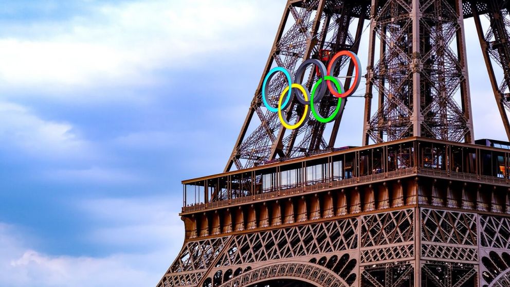 El ícono de París se queda con sus nuevos anillos