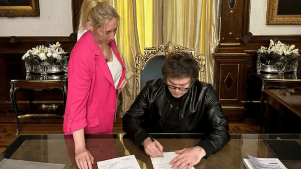 Javier Milei firmó veto total a la ley de jubilados que se aprobó en el Congreso.