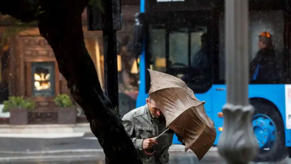 Lluvia y viento: cómo estará el tiempo hoy con la tormenta de Santa Rosa