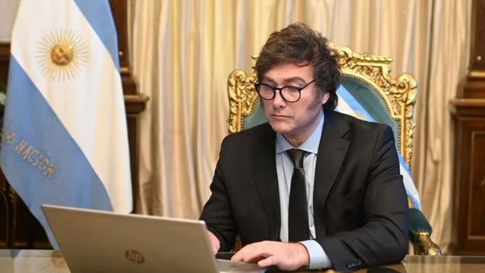 Javier Milei prepara el decreto presidencial para vetar "por completo" la mejora para jubilaciones.