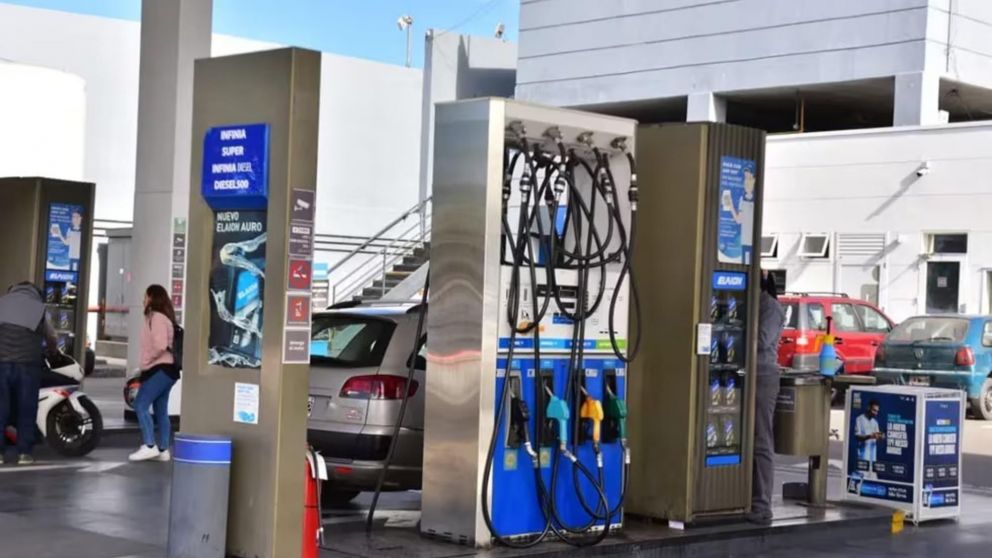 La venta de combustible cayó cinco veces más en las provincias que limitan con Paraguay