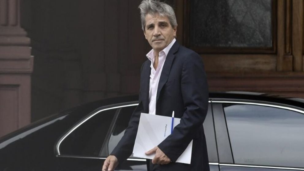 El ministro Luis Caputo deberá buscar otras vías de recaudación con la reducción del Impuesto PAIS