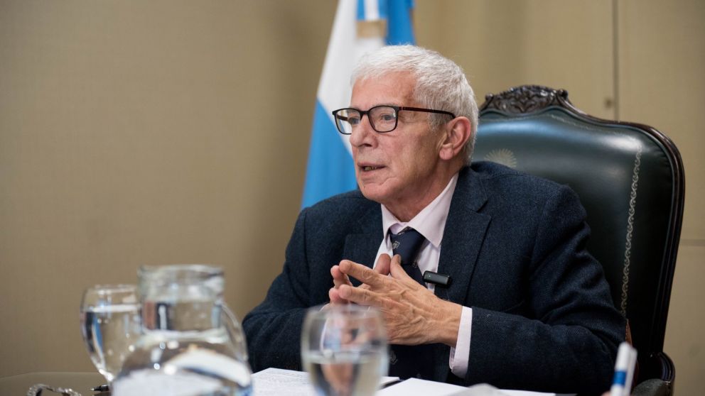 Cúneo Libarona afirmó que una mujer debería integrar la Corte