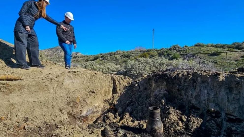 YPF controló y ya trabajaba en la remediación de la situación ambiental detectada en el yacimiento Zona Central. El Municipio, a cargo de Othar Macharashvili, intervino y analiza en qué medida afectó parte del arroyo Belgrano. Pidió que se prevengan nuev