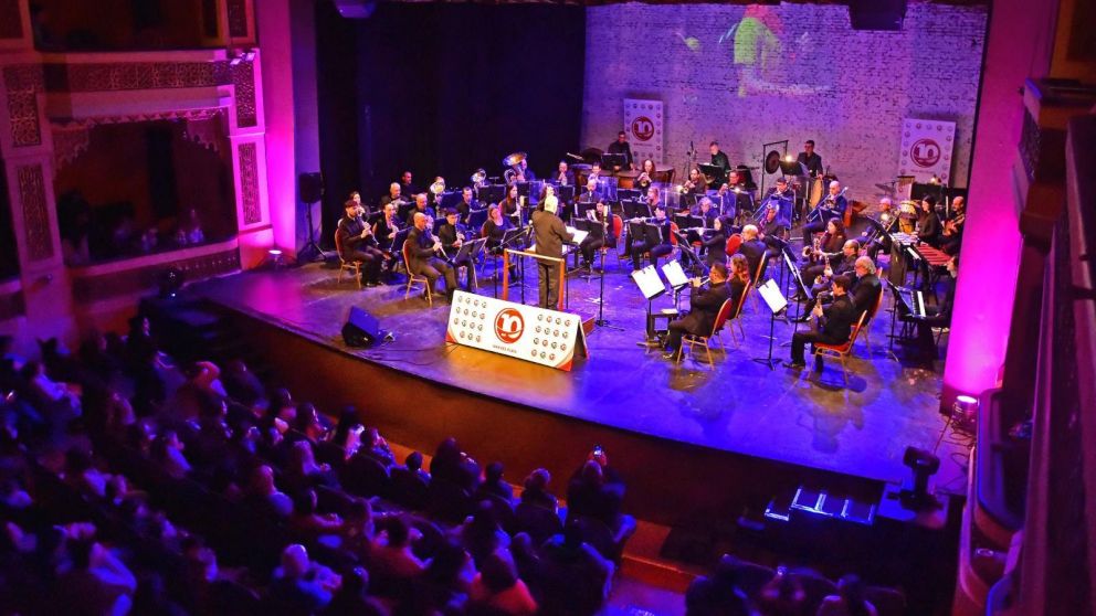 Canal 10 de Mar del Plata y los chicos: solidaridad, música y regalos.