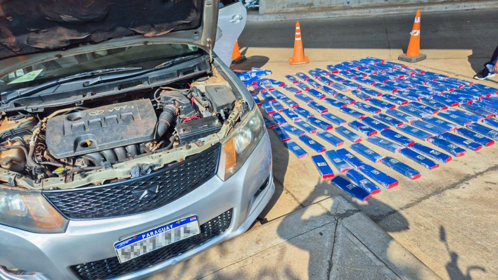 Aduana descubrió más de 175 kilogramos de marihuana en un auto